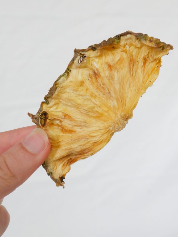 Dehydrated pineapple half slices